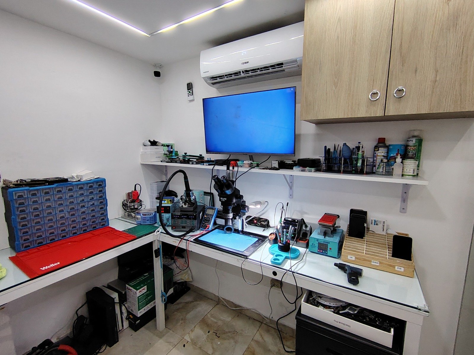 Estación de trabajo del laboratorio REPAIRCRUZ